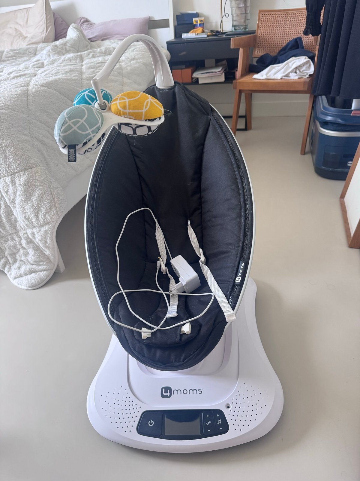 4moms MamaRoo 4.0 elektrische babyschommel | Nieuwstaat, Ophalen of Verzenden, Zo goed als nieuw