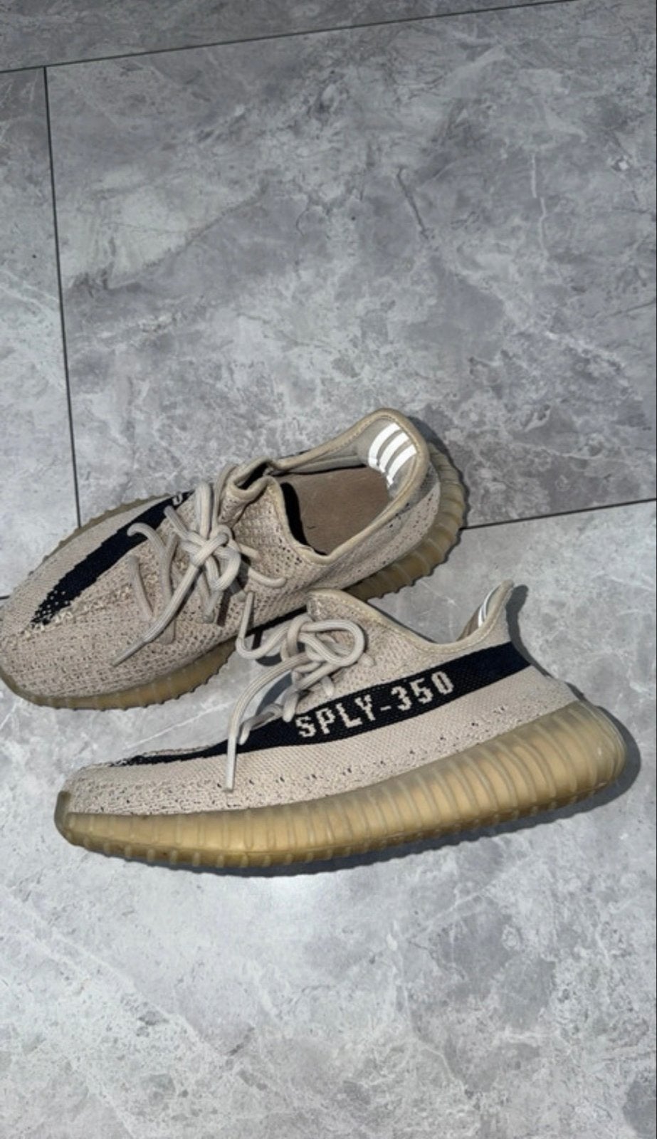 Adidas Yeezy Boost 350 V2 - Beige/Zwart, Ophalen of Verzenden, Gedragen, Overige kleuren, Sneakers of Gympen