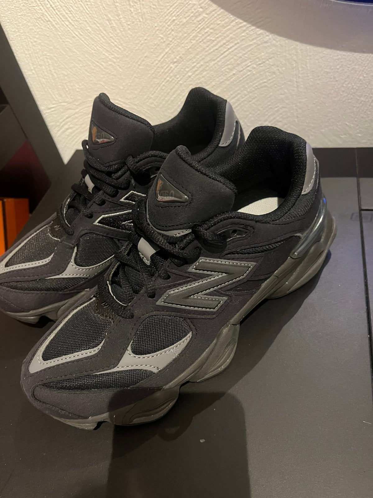 New Balance 9060, Ophalen of Verzenden, Zo goed als nieuw, Zwart, Sneakers of Gympen