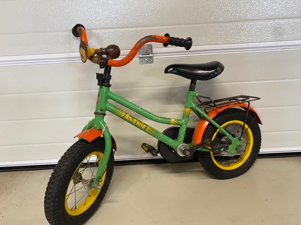 Loekie kinderfiets 12 inch met zijwieltjes, Ophalen, Terugtraprem, Zijwieltjes, Gebruikt
