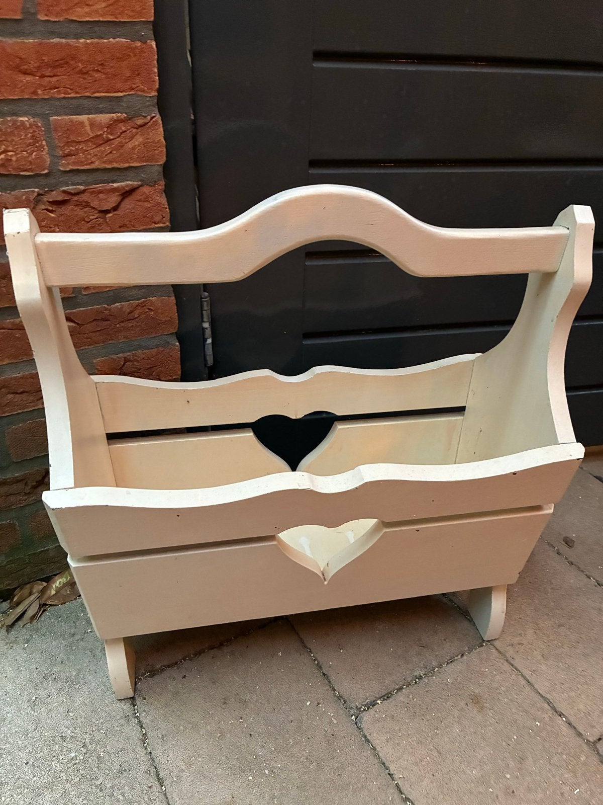 Vintage houten krantenbak met hartjes - Crème, Huis en Inrichting, Woonaccessoires | Krantenbakken en Lectuurbakken, Gebruikt