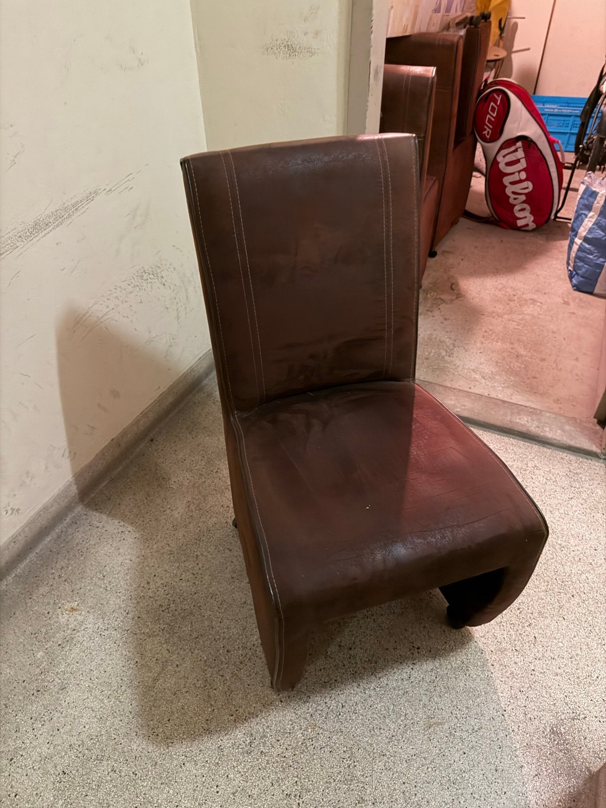 4 bruine eetkamerstoelen op wieltjes, Ophalen, Gebruikt, Bruin, Vier