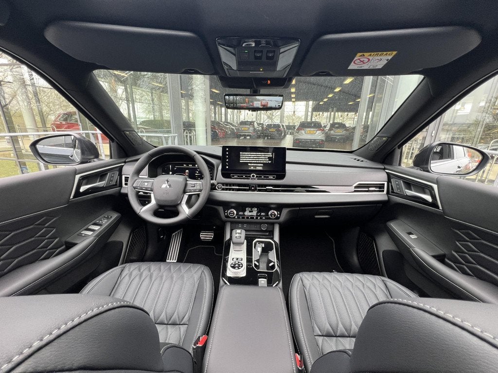 Mitsubishi Outlander 2.4 PHEV Instyle | DEMO | Panoramadak |, Automaat, 2095 kg, Outlander, 4 cilinders