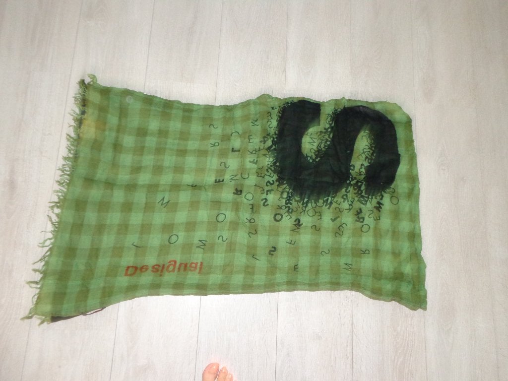schitterende sjaal Desigual  lengte:180 cm, Kleding | Dames, Mutsen, Sjaals en Handschoenen, Ophalen of Verzenden, Gedragen, Maat 38/40 (M)
