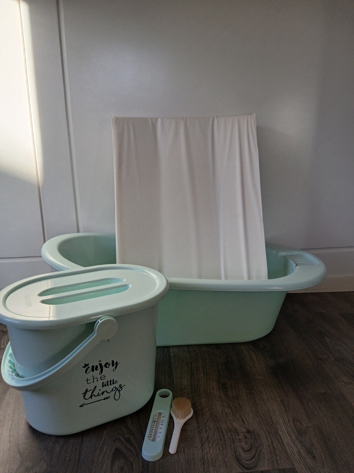 Bébé-jou babybadje met luieremmer en aankleedkussen, Ophalen, Zo goed als nieuw, Badje, Bébé-jou