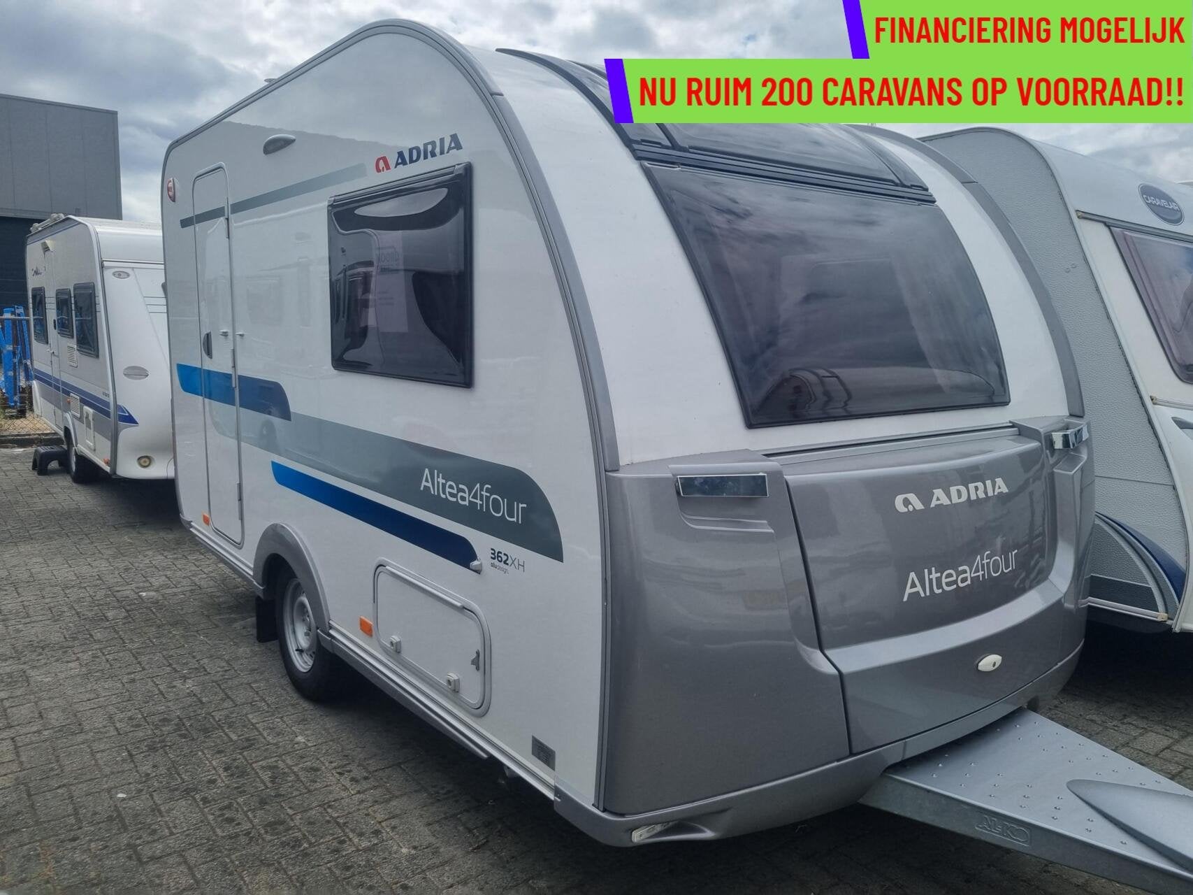Adria ALTEA 4FOUR 362XH ENKELE BEDDEN + PANO DAK +EINDKEUKEN, Tot en met 2, Bedrijf, Adria, 5 tot 6 meter