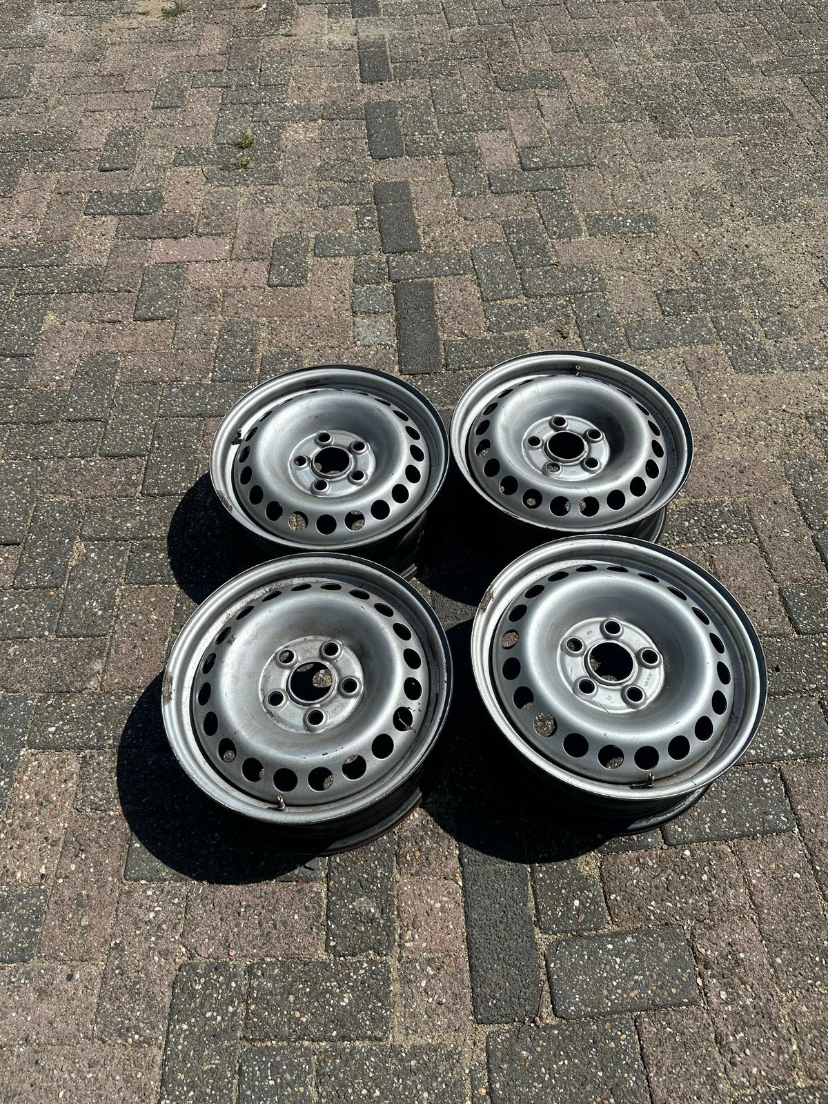 Stalen velgen 16 inch - Set van 4 - VW T5 / T6 zeer nette, Auto-onderdelen, Banden en Velgen, Ophalen, Gebruikt, Velg(en), 16 inch
