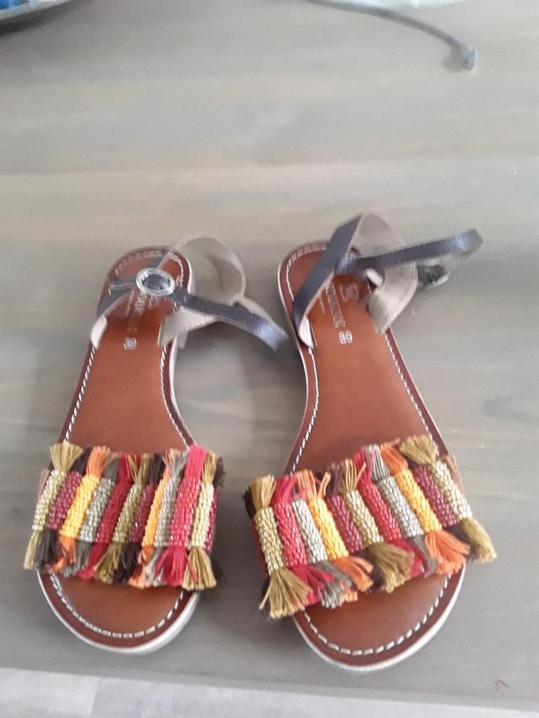 Sandalen 39 plat bruin tinten nieuw, Ophalen of Verzenden, Nieuw, Bruin, Overige materialen