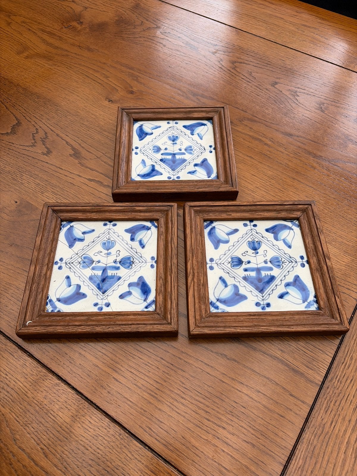Set van 3 Delfts blauwe tegeltjes in houten lijst, Ophalen of Verzenden