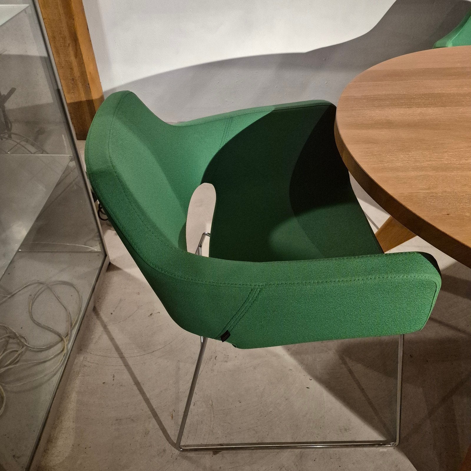Foto 4 van Vitra Gueridon tafel met deBerenn fauteuils