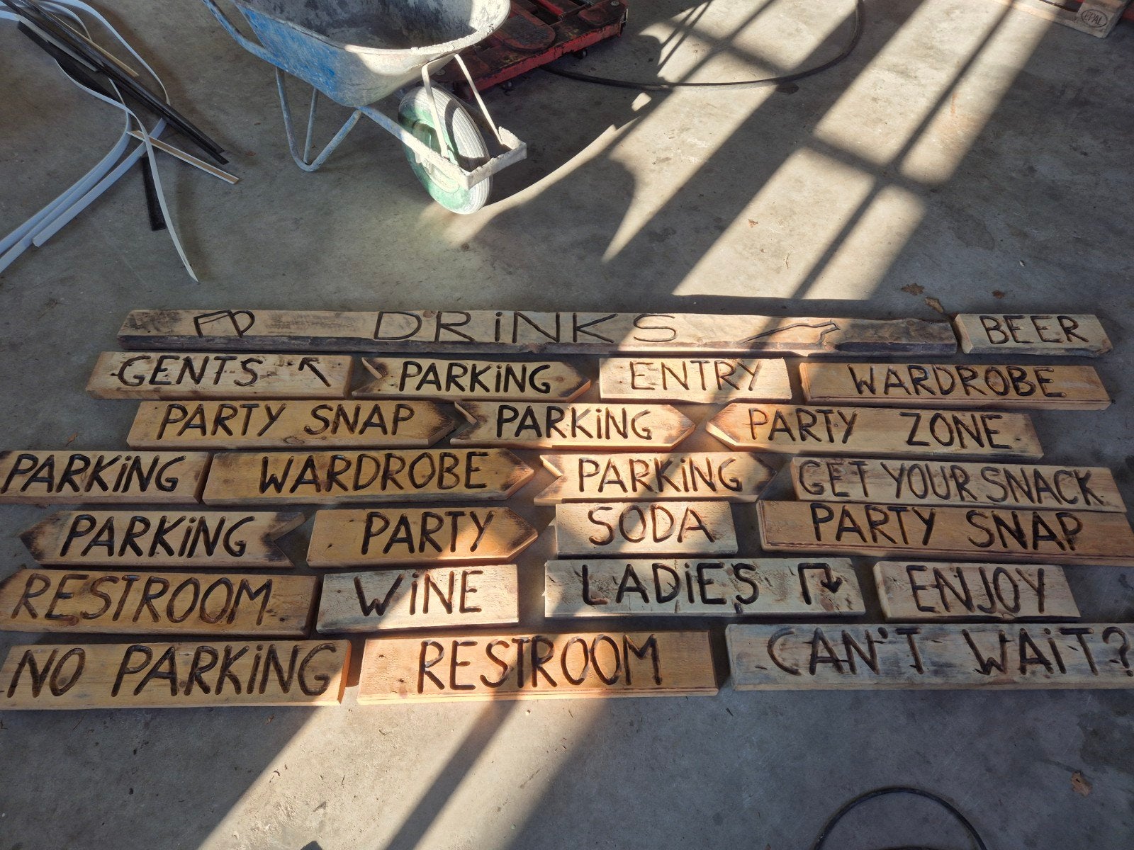 Robuuste houten wegwijzers voor bruiloft of evenement, Ophalen, Hout, Gebruikt, Landelijk