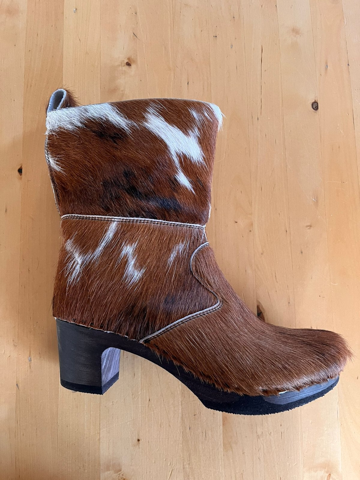 Laarsjes van koeienhuid, NIEUW, Kleding | Dames, Overige kleuren, Lage of Enkellaarzen, Nieuw, Ophalen of Verzenden
