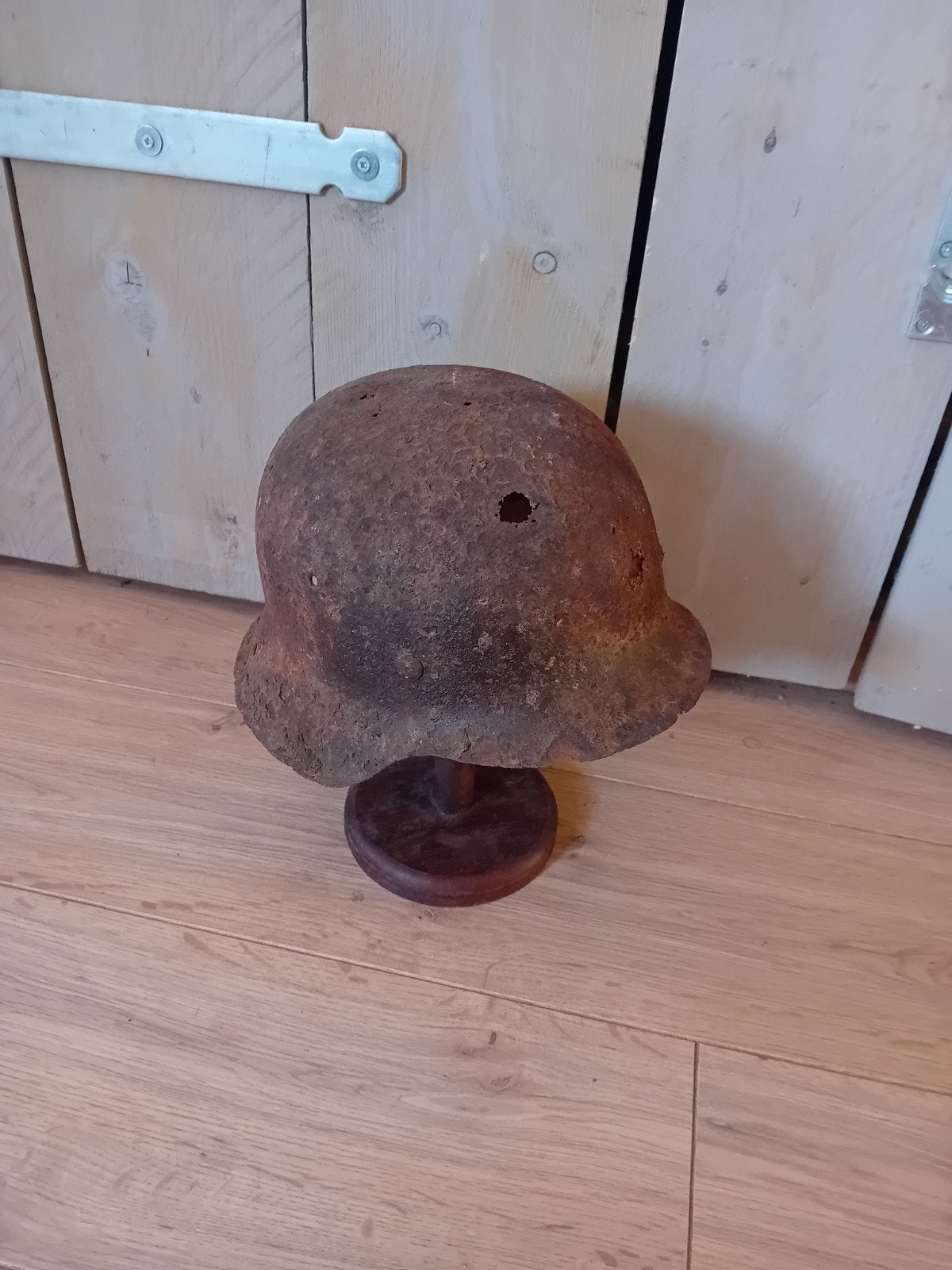 ​WO2 Duitse Helm (Stahlhelm) – Originele Bodemvondst, Ophalen of Verzenden, Landmacht, Duitsland, Helm of Baret