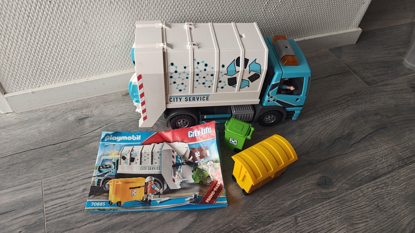Playmobil City Life Vuilniswagen met containers, Ophalen
