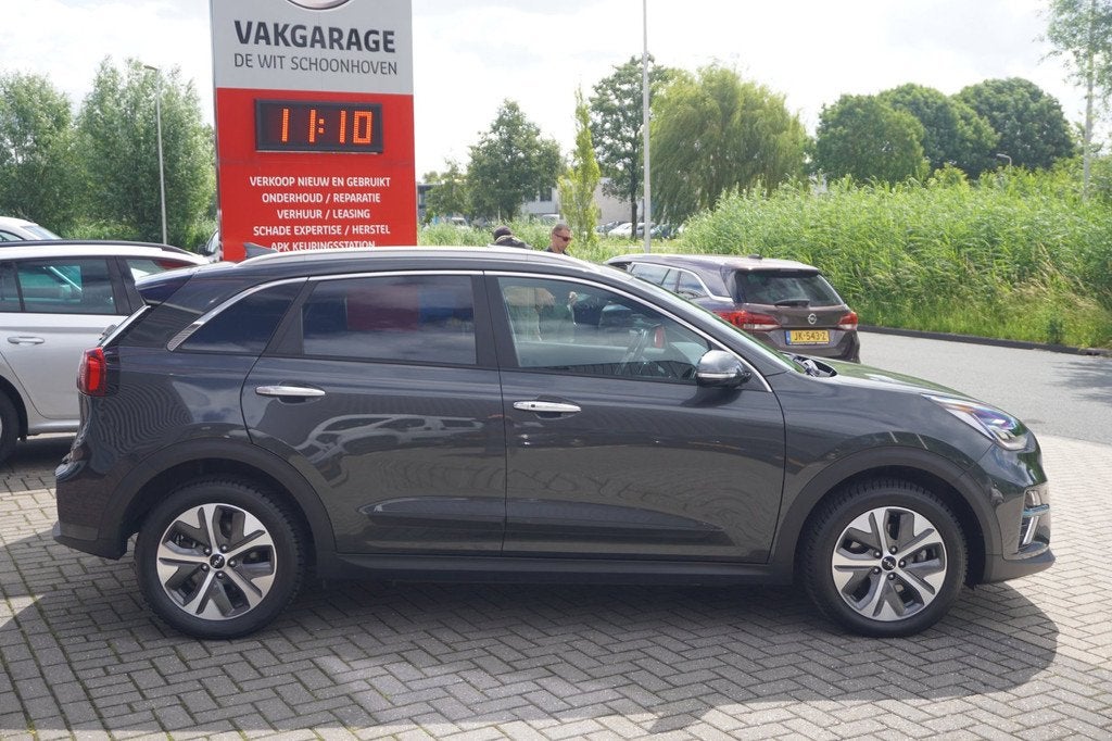Kia E-Niro ExecutiveLine 64 kWh / Stoelventilatie / ACC / Me, Auto's, Gebruikt, Zwart, 1712 kg, 174 min