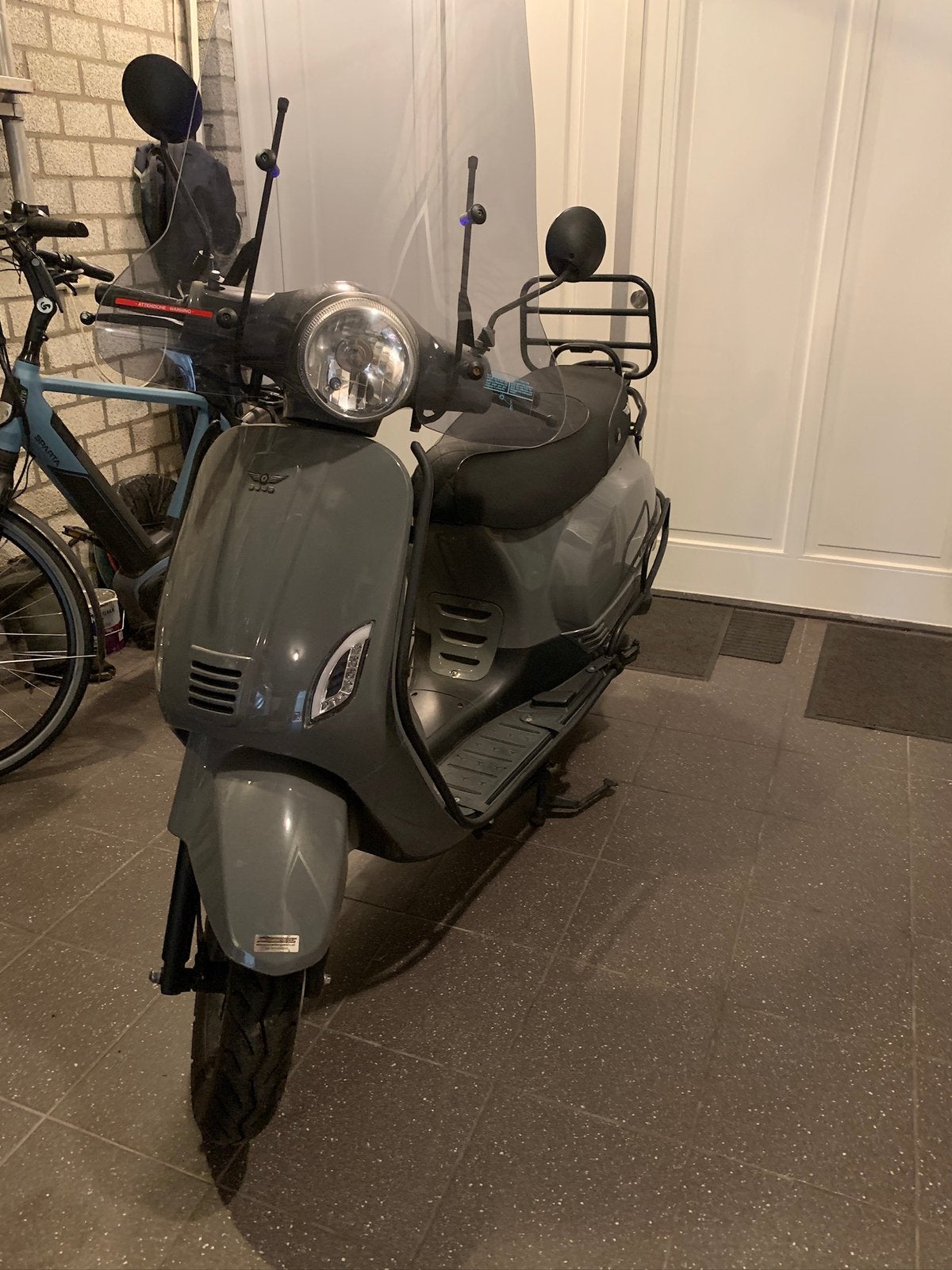 Zeer goed uitziende scooter van het merk DJJD, weinig km’s, Zo goed als nieuw, Benzine, Ophalen, Overige merken
