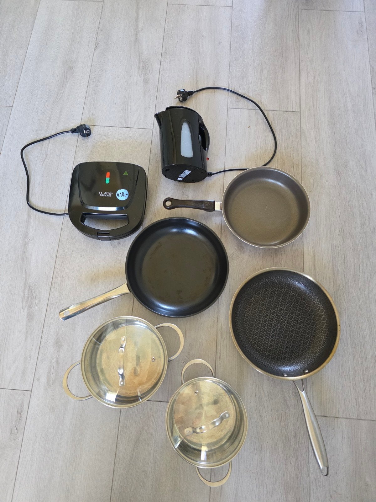 Keukenpakket: waterkoker, wafelijzer, pannen en potten, Ophalen, Gebruikt