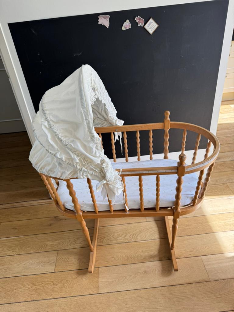 Houten wieg met hemeltje, Kinderen en Baby's, Babywiegjes en Ledikanten, Ophalen, Gebruikt, Wieg
