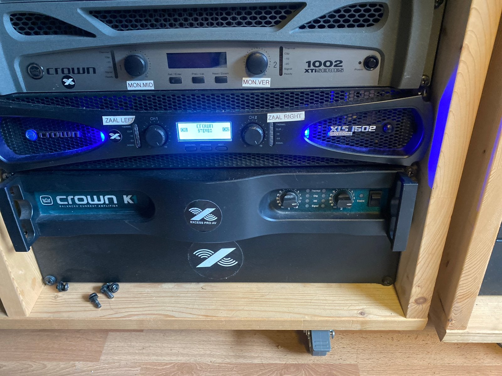 Crown XLS1502 Eindversterker, Muziek en Instrumenten, Ophalen of Verzenden, Gebruikt, 500 tot 1000 watt, P.A.