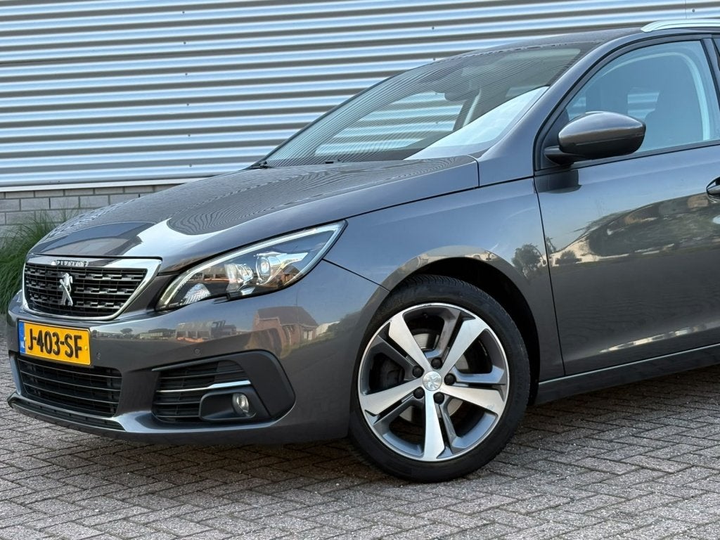 Foto 4 van Peugeot 308 1.2 Allure Distributie V.V. Xenon Sensoren Velge