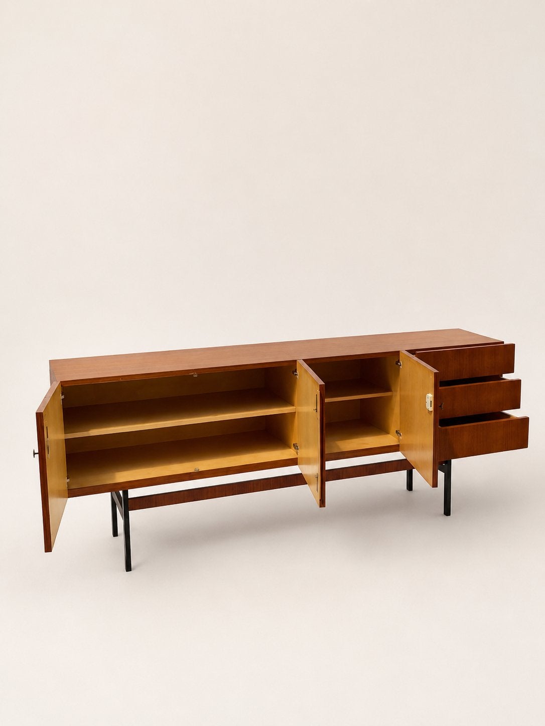 Vintage Musterring dressoir, Zo goed als nieuw, Dorpstraat 63 maasbree, ÅTMØS, Info@atmosvintagedesign.nl