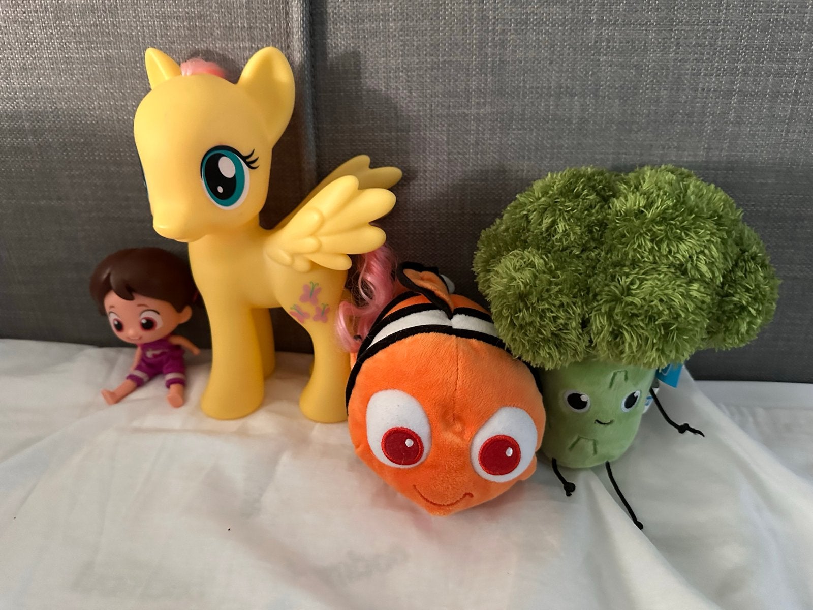 Leuke speelgoedset: My Little Pony, Nemo, broccoli knuffel, Gebruikt, Overige merken, Disney, Geel