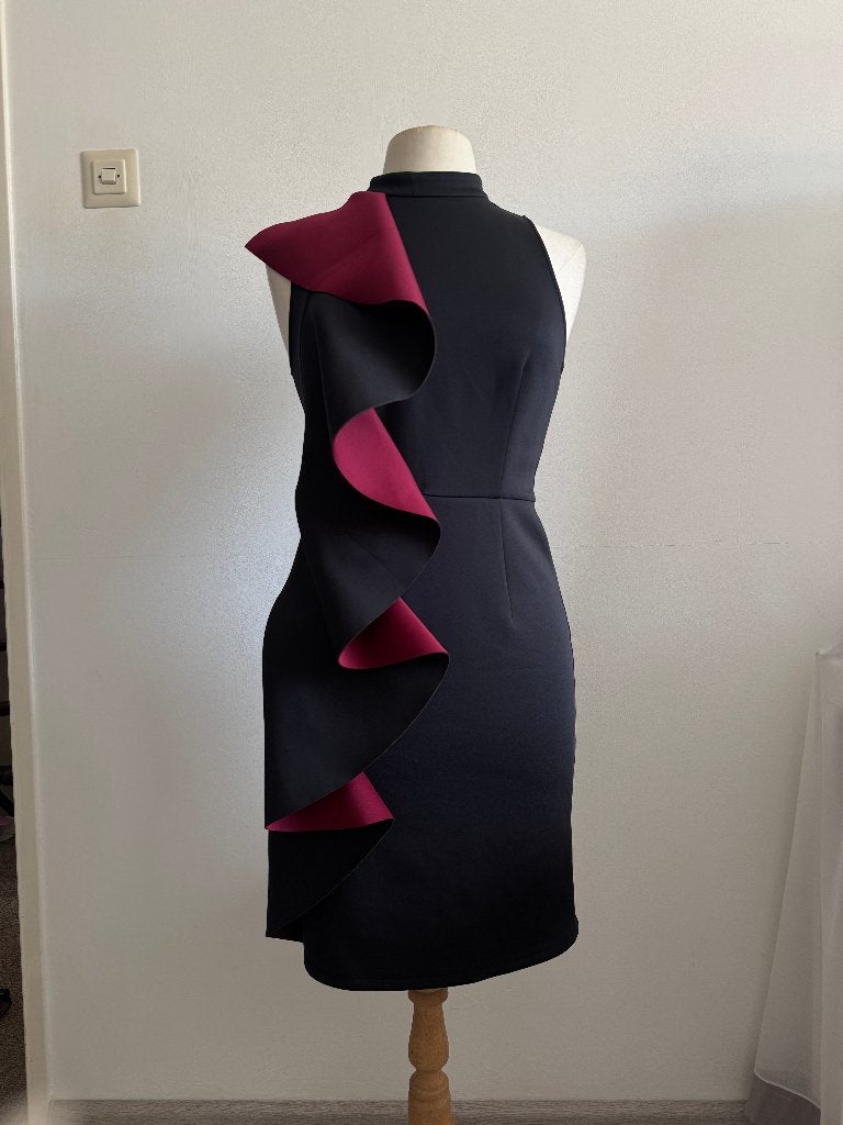 Ted Baker Jurk Zwart met Rode Ruches Maat 38, Maat 38/40 (M), Meerkleurig, Ophalen of Verzenden, Zo goed als nieuw
