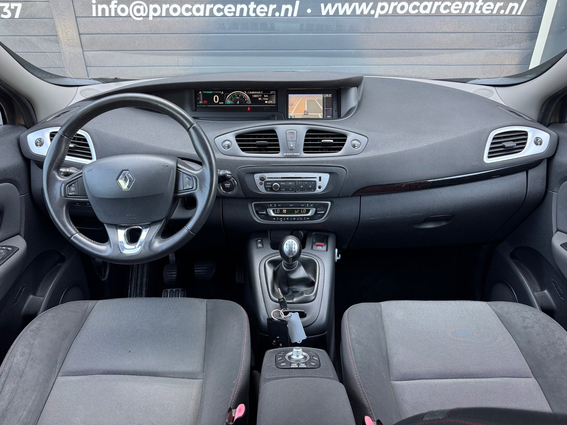 Renault Grand Scénic 1.2 TCe Bose CLIMATE | CRUISE | NAVI |, Voorwielaandrijving, Euro 5, Stof, Gebruikt