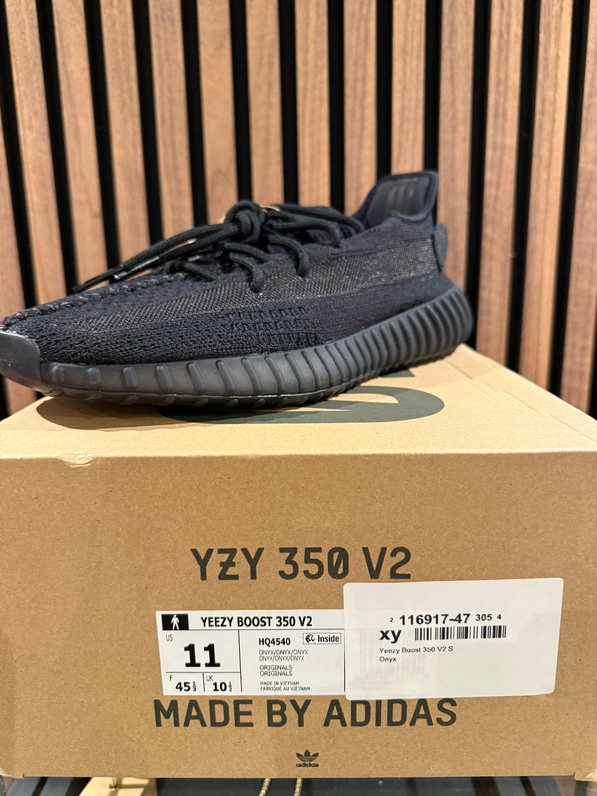 adidas Yeezy Boost 350 V2 Onyx HQ4540 maat 45⅓ / US11, Ophalen of Verzenden, Nieuw, Zwart, Sportschoenen