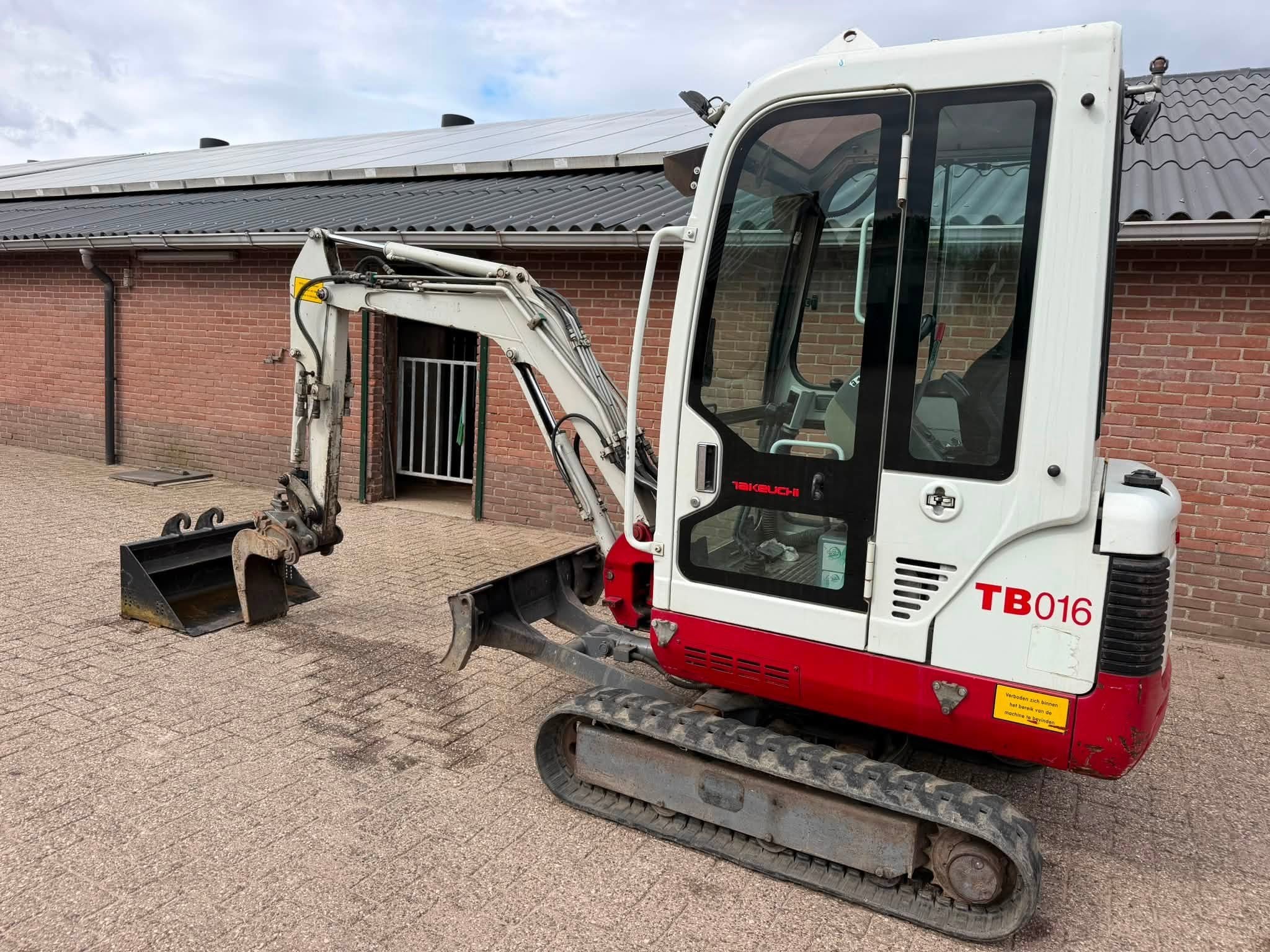 Takeuchi TB 016 Shovel Loader (bj 2004), Graafmachine
