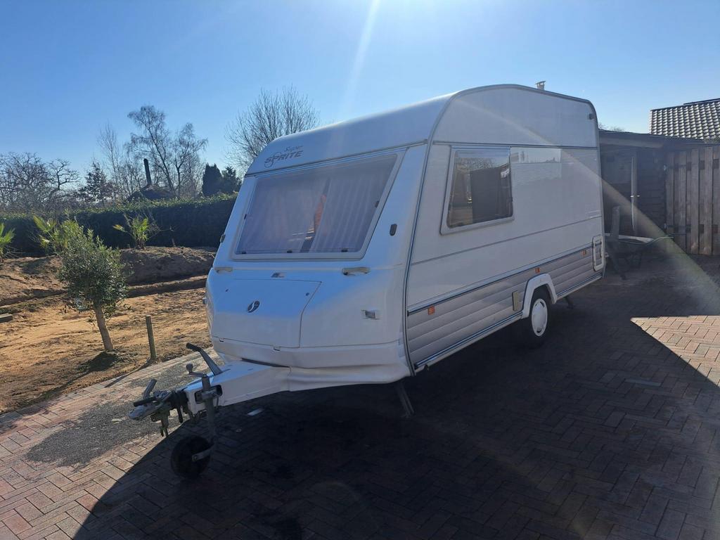 Compacte Sprite caravan met BOVAG-keuring 2024, Standaardzit, Omvormbare zithoek, Particulier, 4 tot 5 meter