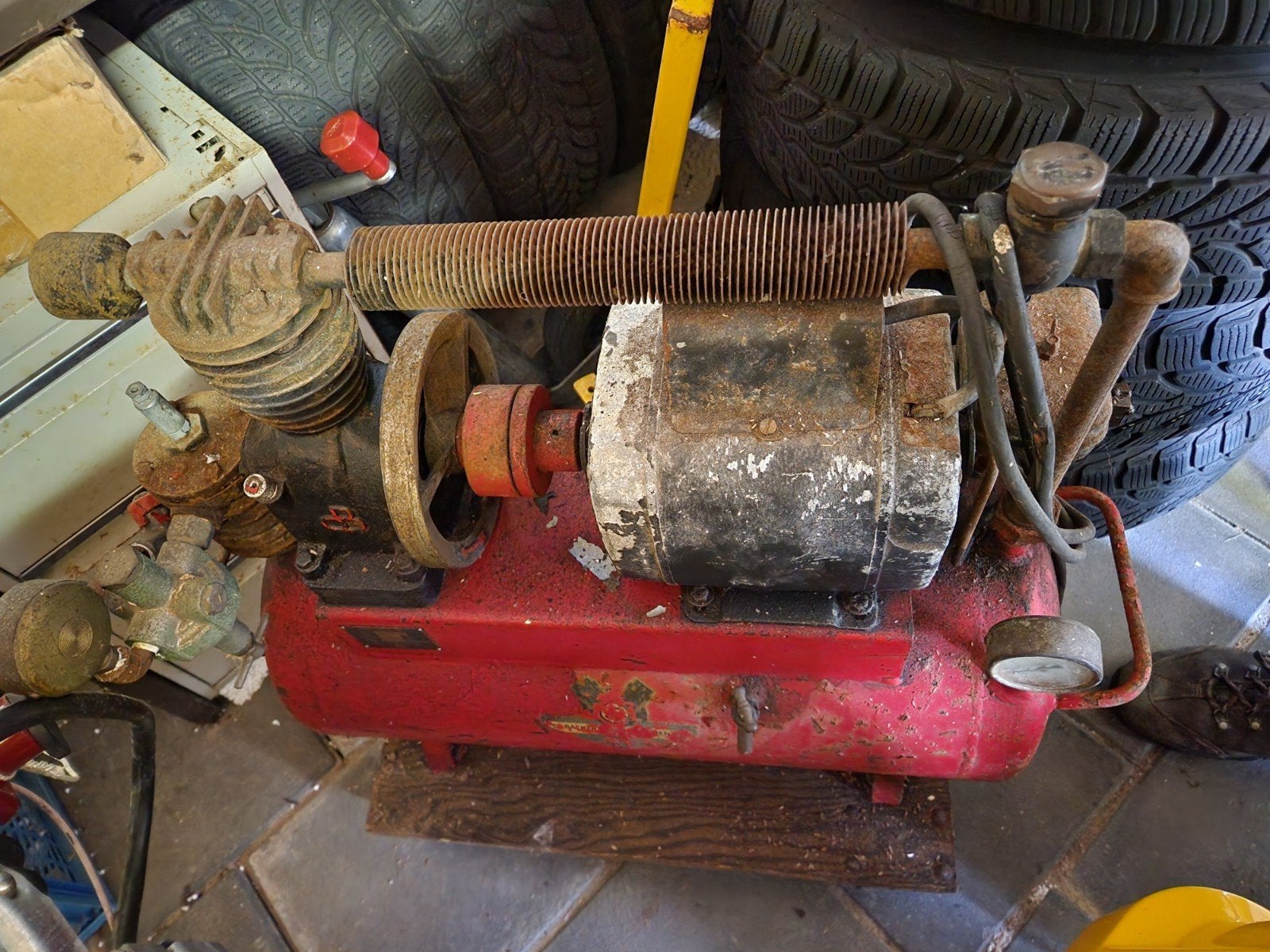 Oud Luchtcompressor, Ophalen, Gebruikt, Minder dan 200 liter/min, Minder dan 6 bar