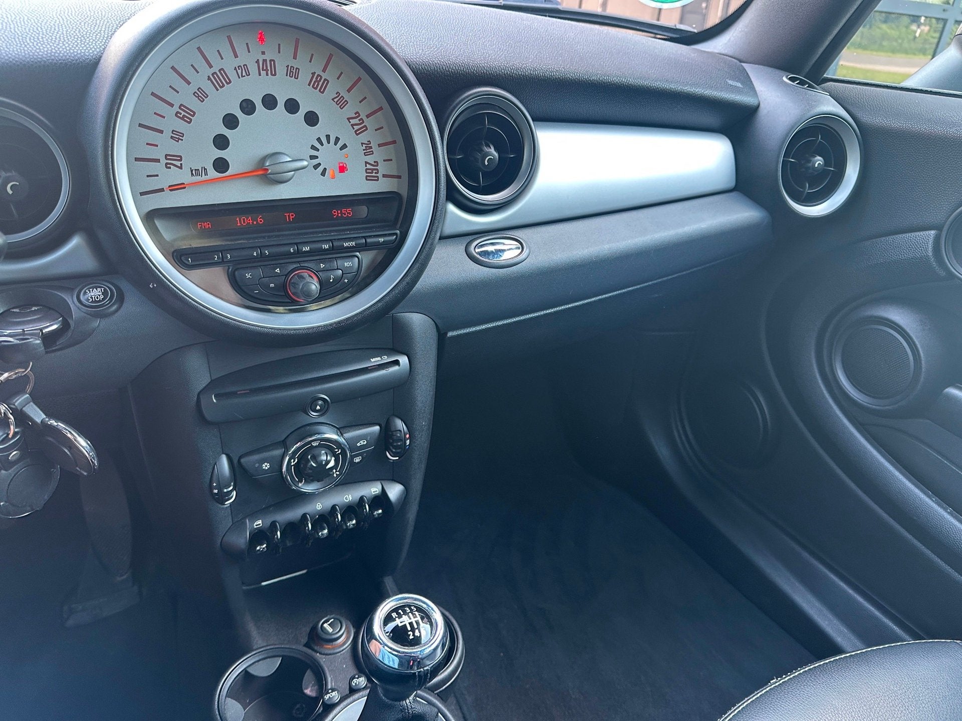 Mini 3-Deurs 1.6 One , NIEUWSTAAT, LEER, AIRCO DEALERONDERHO, Voorwielaandrijving, Euro 5, Zwart, 4 stoelen