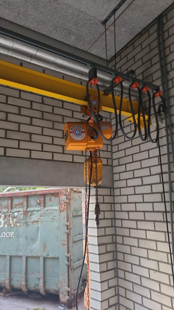 Elektrische takel met kraanbaan - SWL 250 KG, Doe-het-zelf en Verbouw, Ophalen, Gebruikt