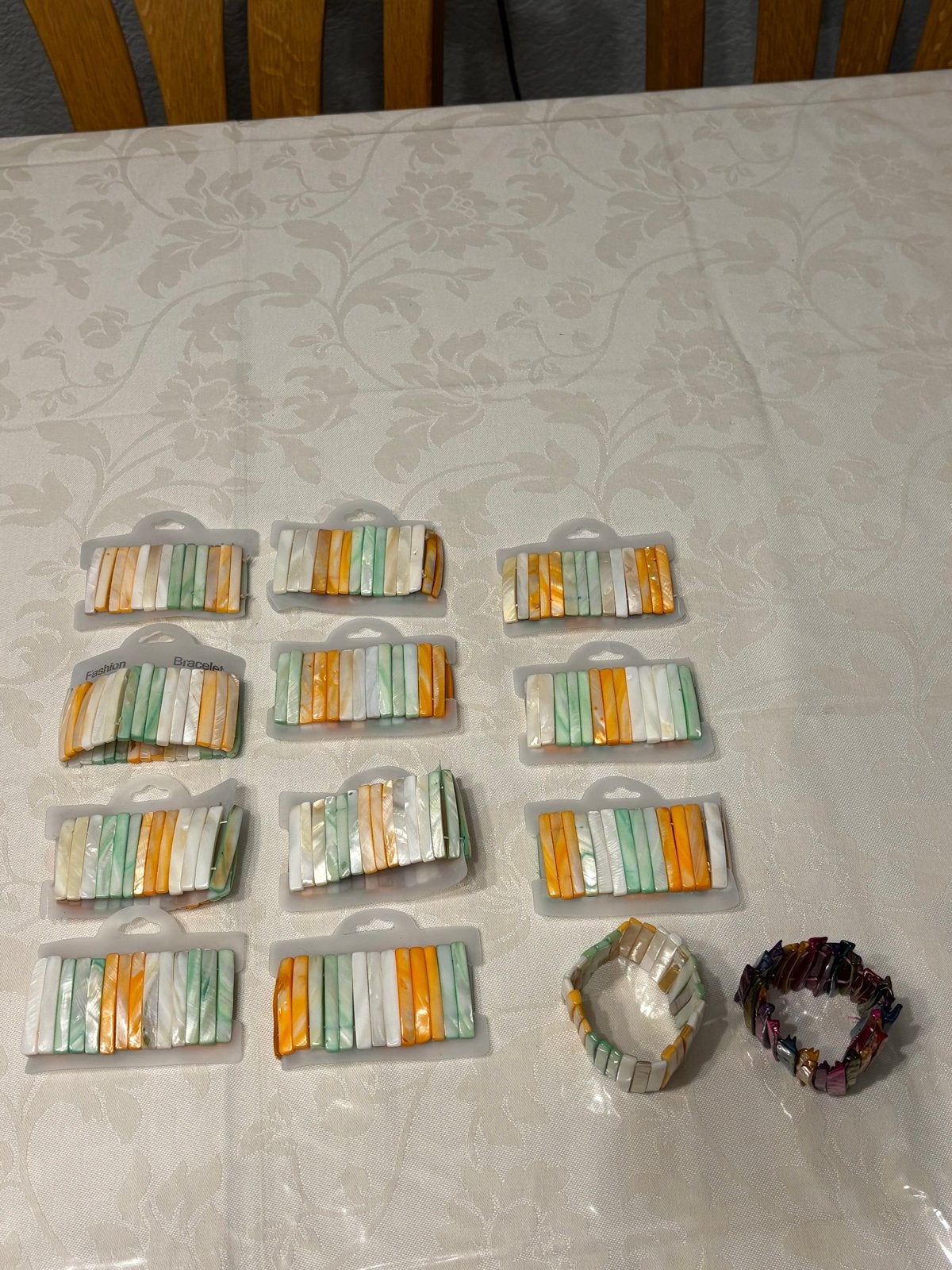 Set van 12 kleurrijke armbanden met schelpjes, Overige materialen, Wit, Nieuw, Ophalen of Verzenden