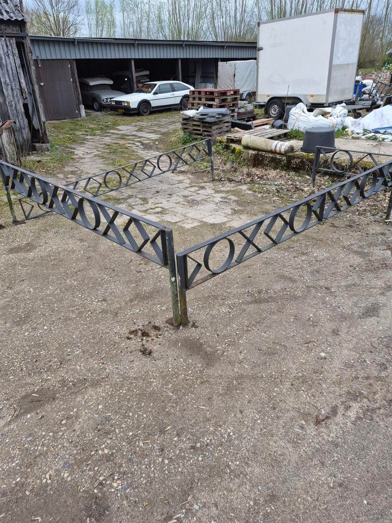 Laag stalen hekwerk, Tuin en Terras, Tuinhekken en Hekwerk, Ophalen of Verzenden, Gebruikt, IJzer, Sierhekwerk