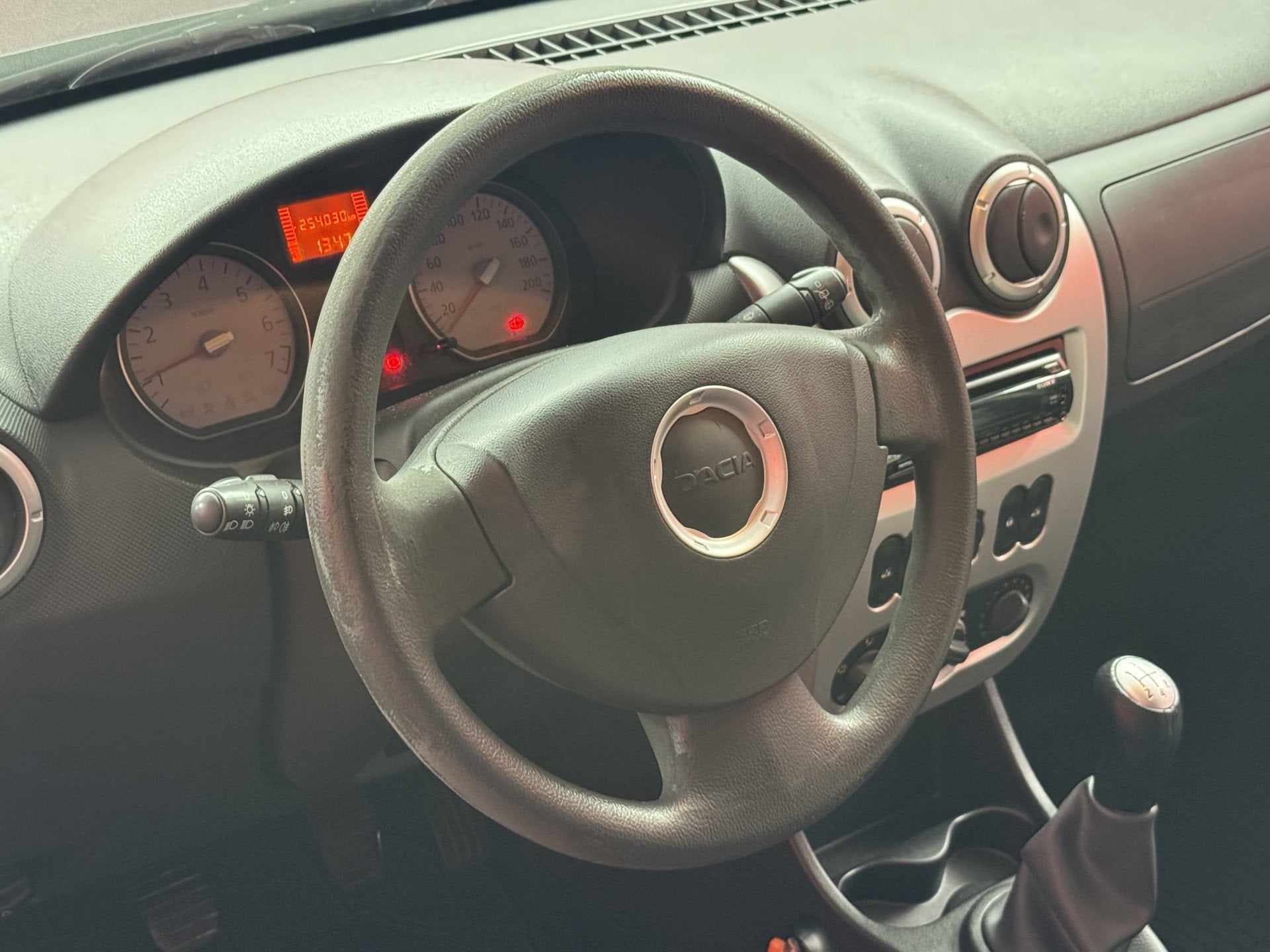 Dacia Sandero 1.2 Lauréate | Airco | Zuinig rijden | Apk 03, Auto's, Voorwielaandrijving, Stof, Gebruikt, Met garantie (alle)