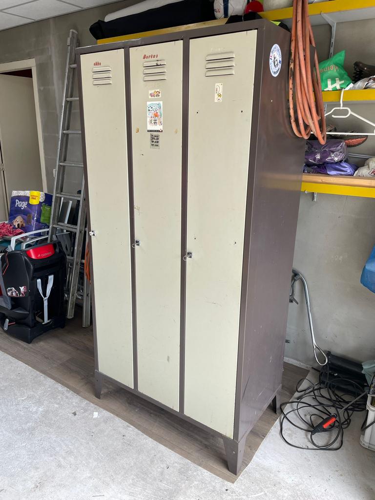 Metalen lockerkast met 3 deuren - bieden!, Ophalen, Gebruikt