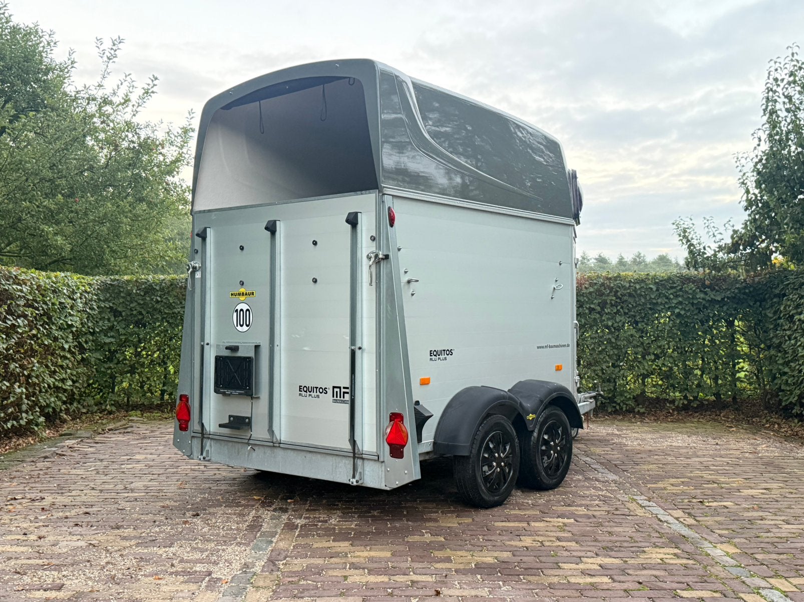 Prachtig mooie humbaur equitos vol aluminium met zadelkamer, Ophalen, Zo goed als nieuw, 2-paards trailer, Info@ttpaardentrailers.nl