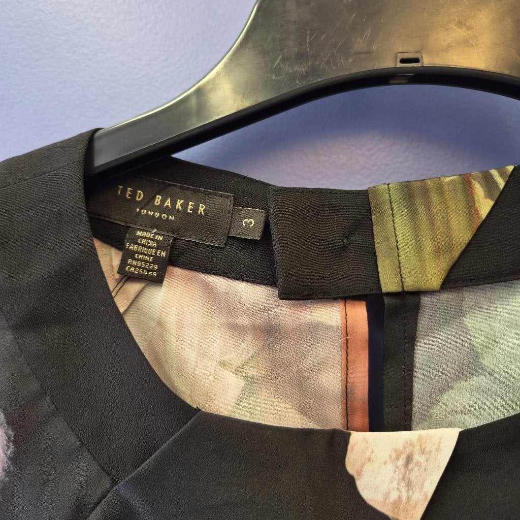 Ted Baker London blouse bloemenprint | Mt 3 (M) | zgan 51886, Maat 38/40 (M), Meerkleurig, Ophalen of Verzenden, Korte mouw