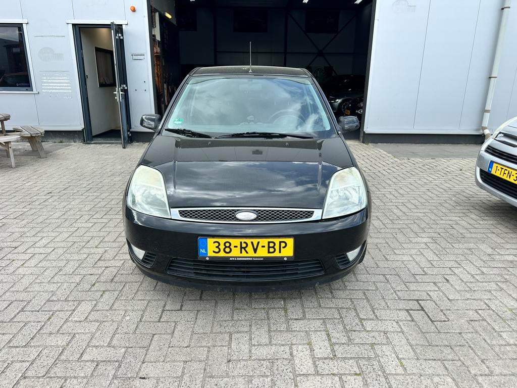 Ford Fiësta 1.3 8V 5DR 2005 Zwart Airco, Auto's, Ford, 1299 cc, Stof, 40 €/maand, Zwart