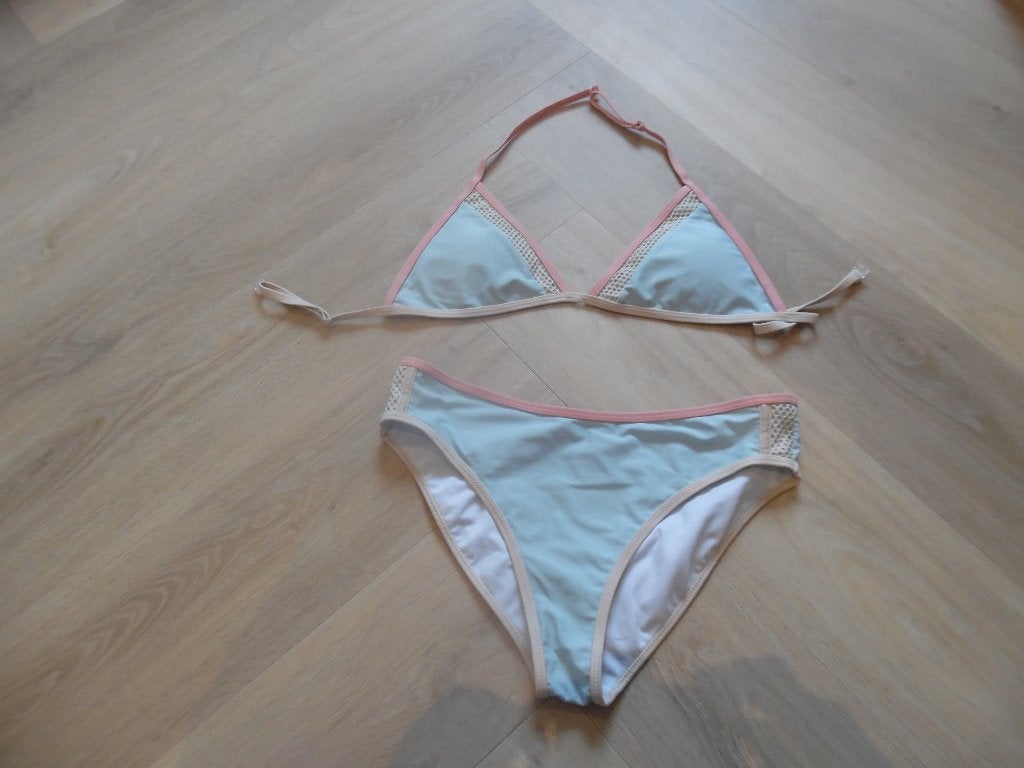 Leuke lichtblauwe bikini met roze accenten Vingino mt 176, Gebruikt, Meisje, Sport- of Zwemkleding, Ophalen of Verzenden