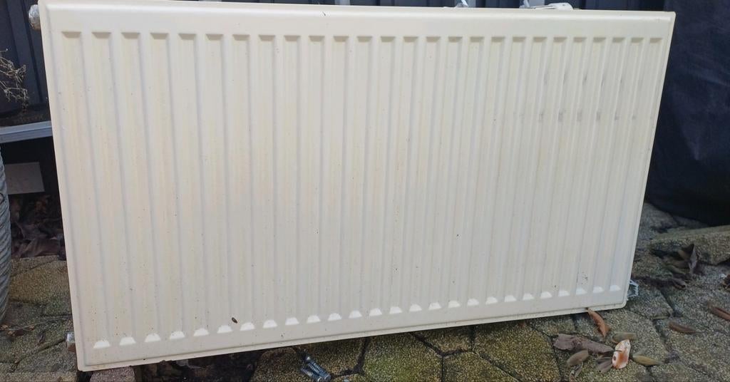 Crème radiator inclusief knop, ophangbeugels, schroeven, Ophalen, 30 tot 80 cm, Gebruikt, Radiator