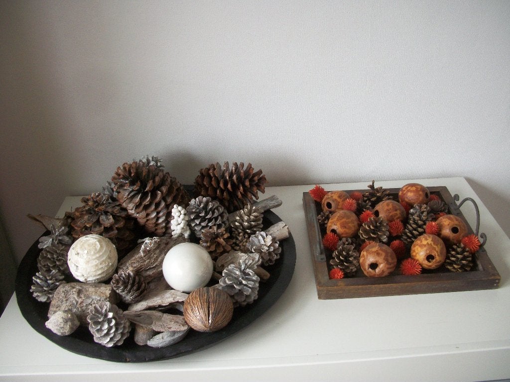 Houten Schaal met Dennenappels - Zwart 49 cm - zgan - p.stuk, Schaal, Rond, Ophalen of Verzenden, Zo goed als nieuw
