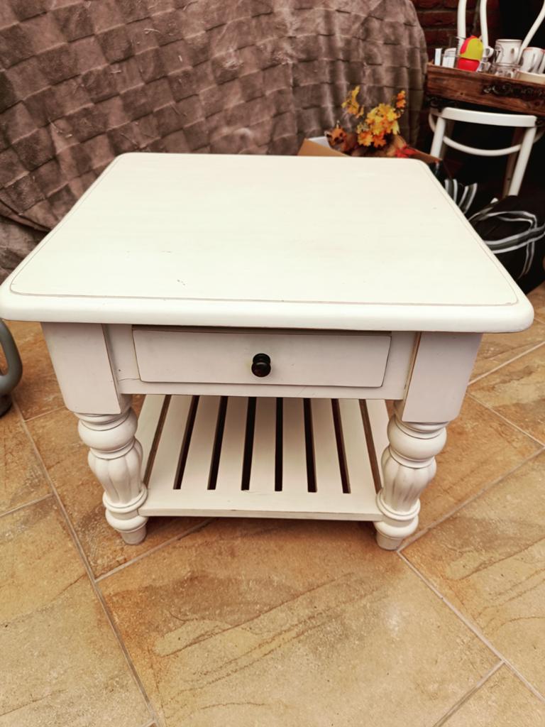 Set van 2 hardhouten bijzettafels van H.S. Furni, Gebruikt, Landelijke, Klassieke stijl, Vierkant, 55 tot 75 cm