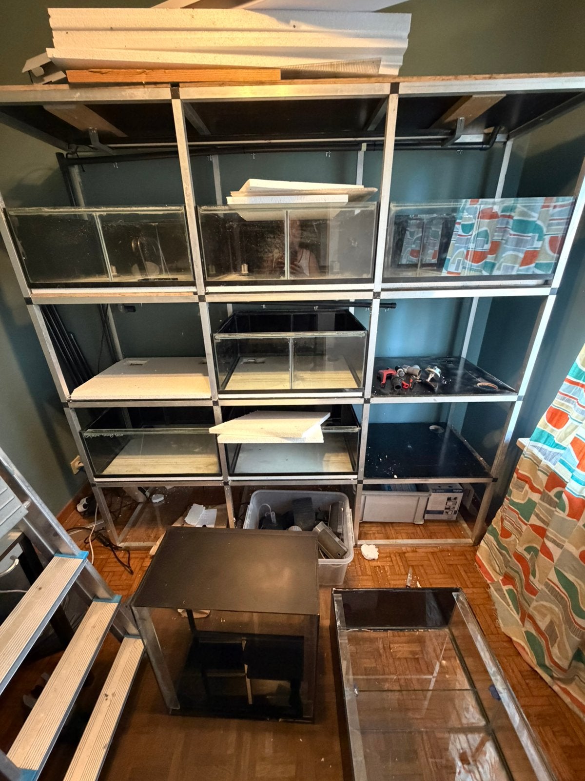 kweekstelling met veel kweekmateriaal, Dieren en Toebehoren, Vissen | Aquaria en Toebehoren, Ophalen, Zo goed als nieuw, Leeg aquarium