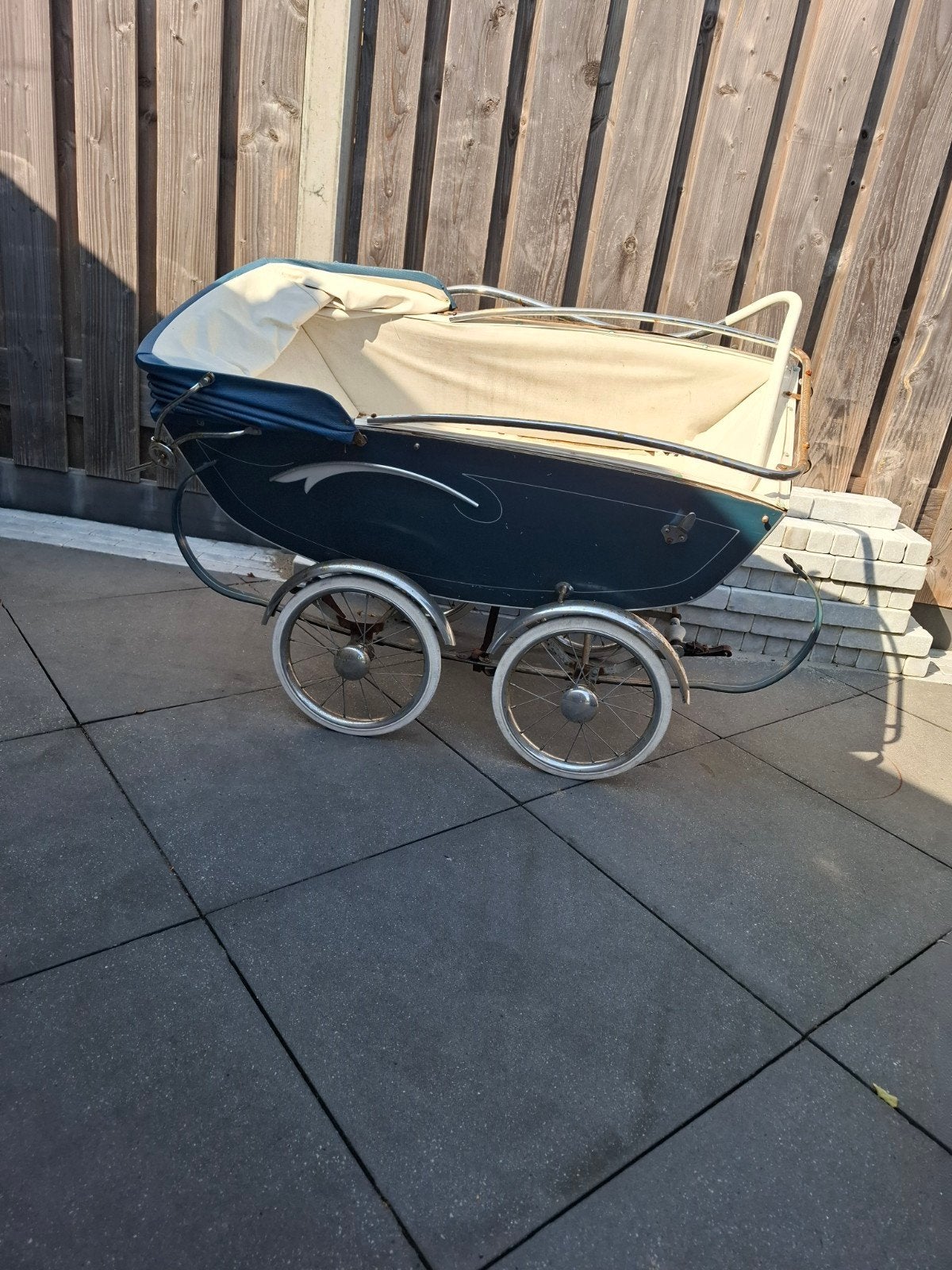 antieke kinderwagen, Ophalen