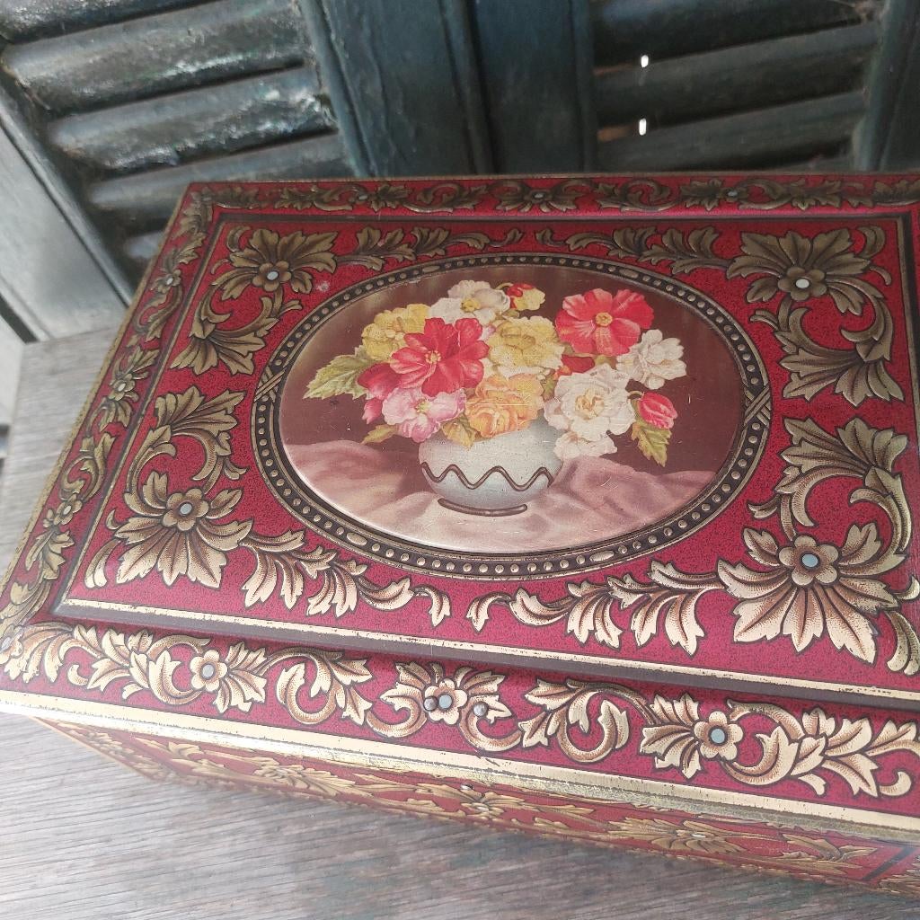 Groot brocante blik met rozen en ovale spiegel binnenin, Ophalen of Verzenden, Gebruikt, Overige, Overige merken