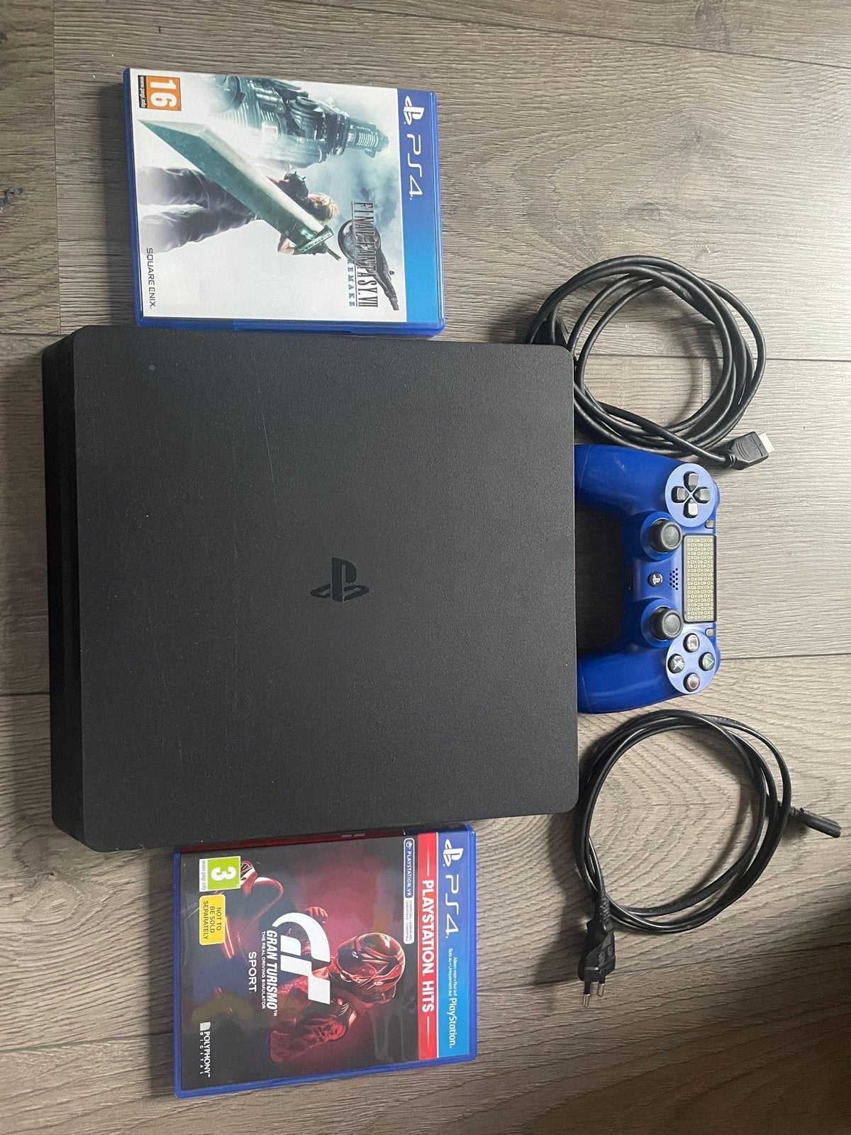 PlayStation 4 Slim 1TB met 2 games, Met games, Ophalen of Verzenden, Zo goed als nieuw, 1 TB