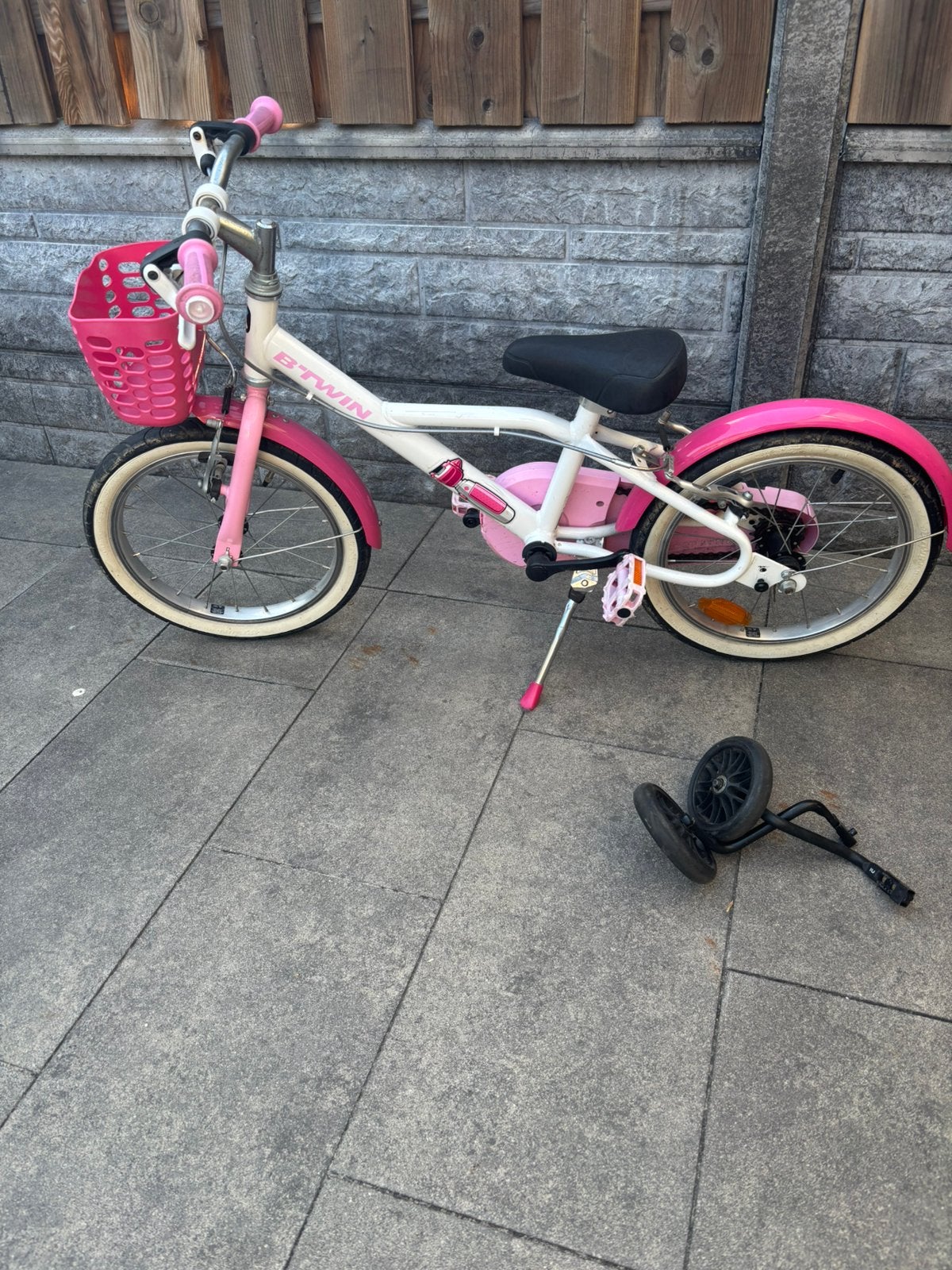 16 inch meisjes fiets b’twin, Fietsen en Brommers, Fietsen | Kinderfietsjes, Ophalen, Gebruikt, 16 tot 20 inch